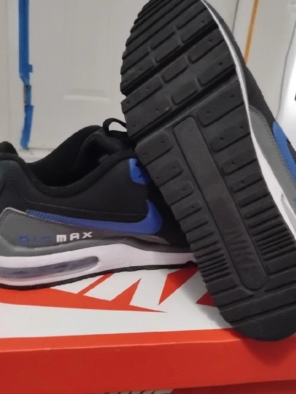Nike Men's Black & Blue Air Max Sneakers